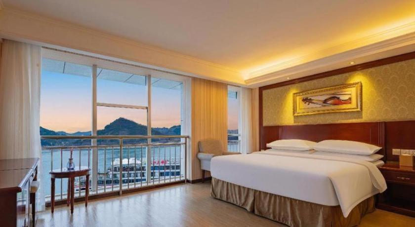 Yichang Vienna Hotel Wanda Branch Exterior foto